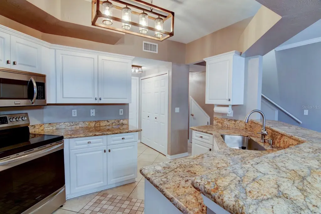 4933 NW 1st Place Gainesville FL 32607