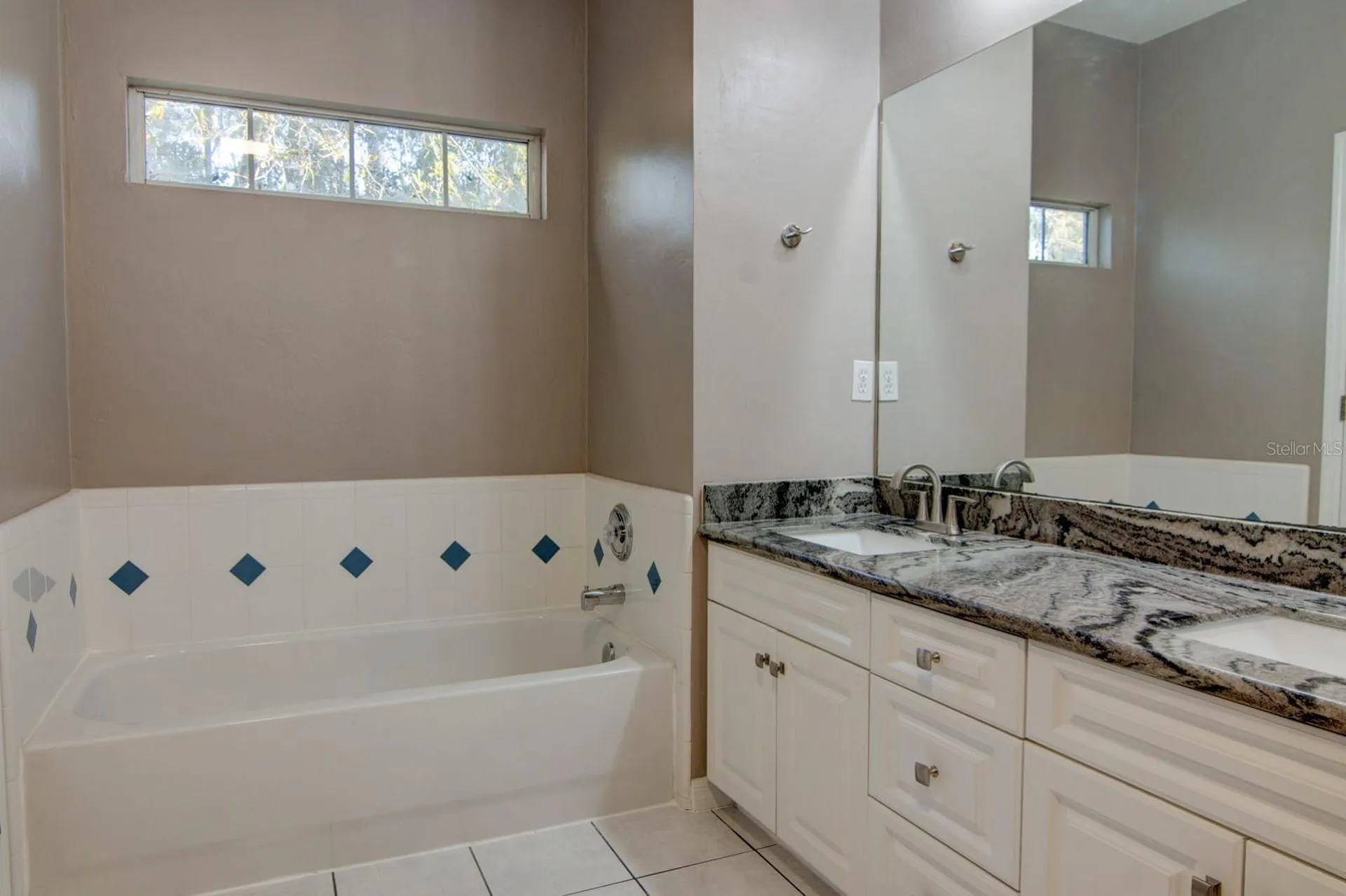 4933 NW 1st Place Gainesville FL 32607