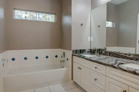 4933 NW 1st Place Gainesville FL 32607
