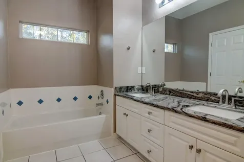 4933 NW 1st Place Gainesville FL 32607