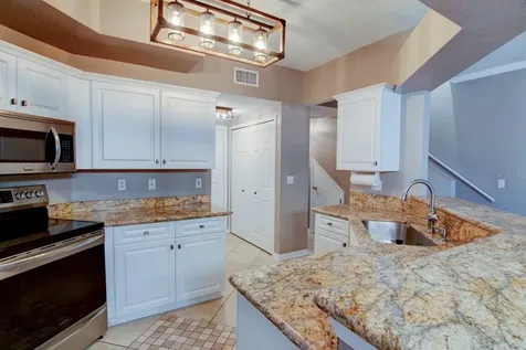 4933 NW 1st Place Gainesville FL 32607