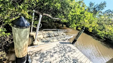 958 Sandpiper Circle Bradenton FL 34209