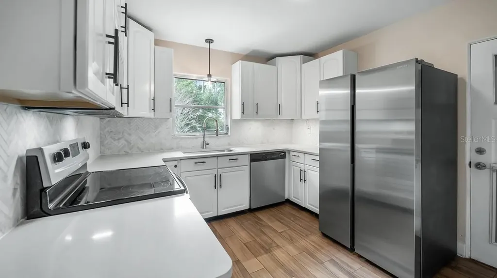 107 E Magnolia Avenue Howey In The Hills FL 34737