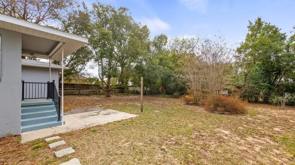 107 E Magnolia Avenue Howey In The Hills FL 34737