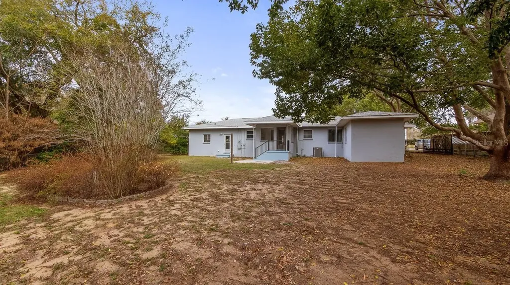 107 E Magnolia Avenue Howey In The Hills FL 34737