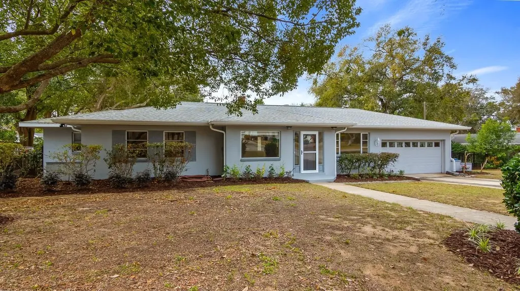 107 E Magnolia Avenue Howey In The Hills FL 34737