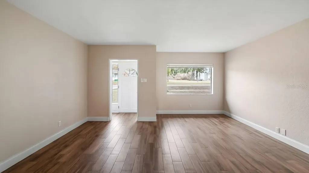 107 E Magnolia Avenue Howey In The Hills FL 34737