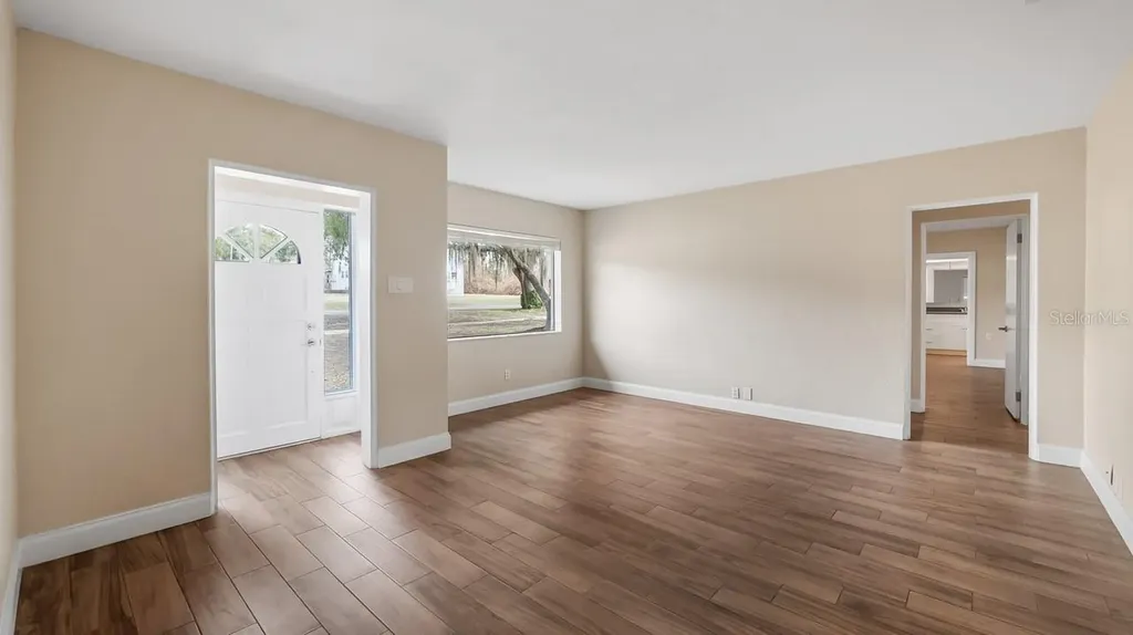 107 E Magnolia Avenue Howey In The Hills FL 34737