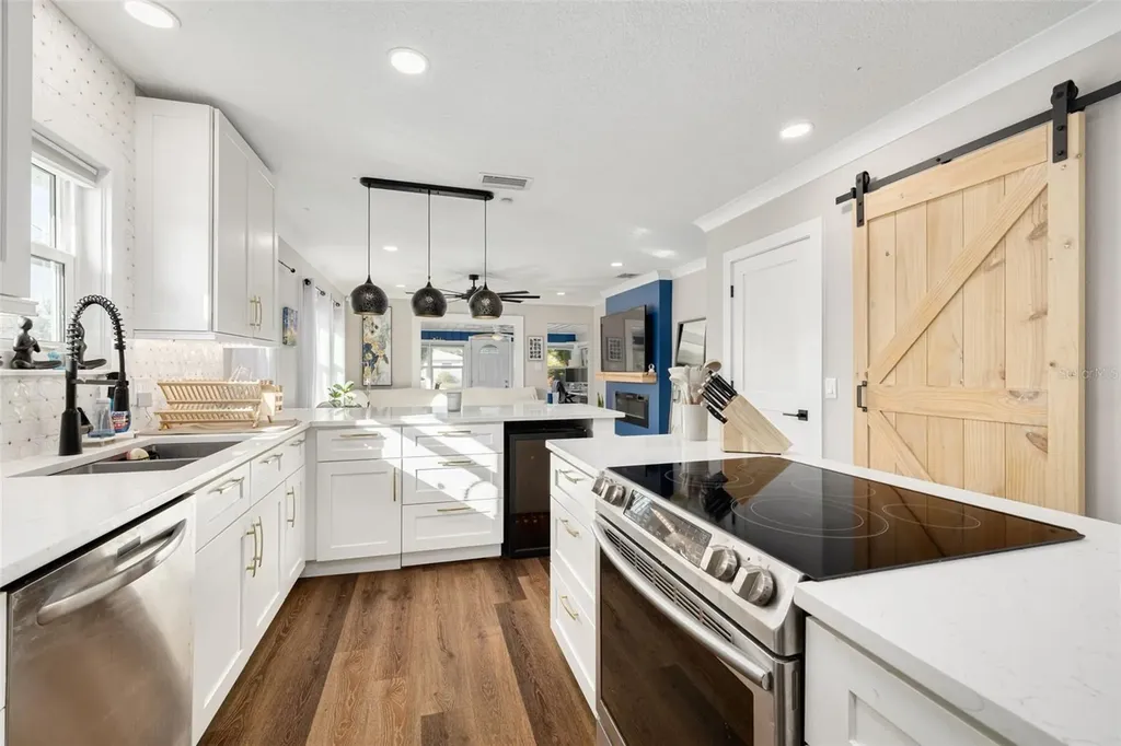 3662 5th Avenue S St Petersburg FL 33711