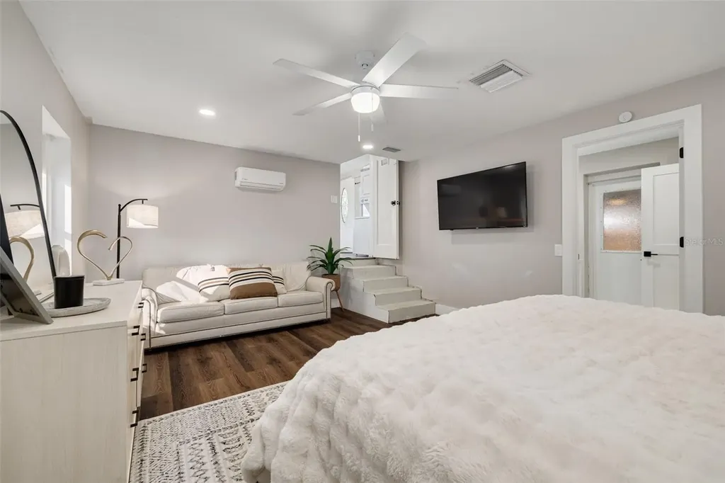 3662 5th Avenue S St Petersburg FL 33711