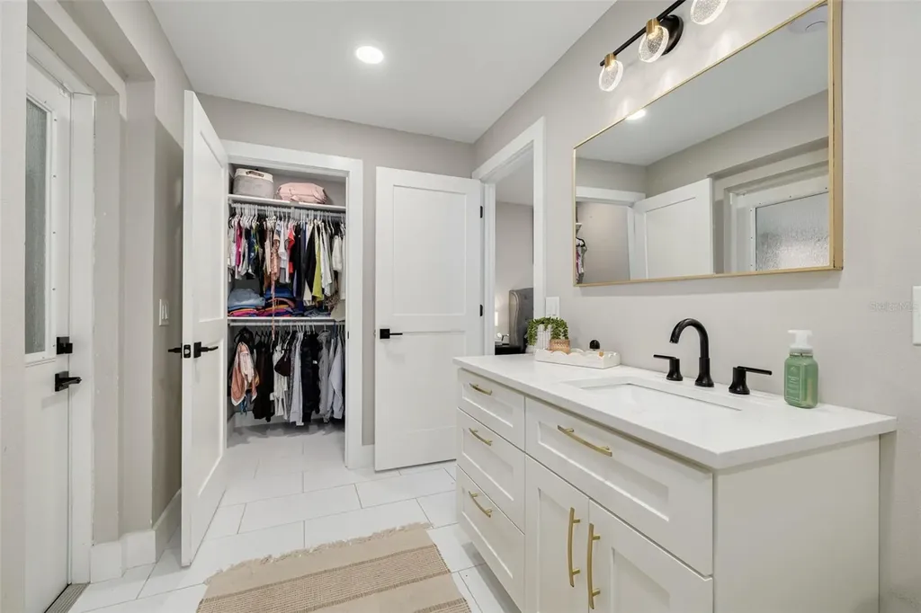 3662 5th Avenue S St Petersburg FL 33711
