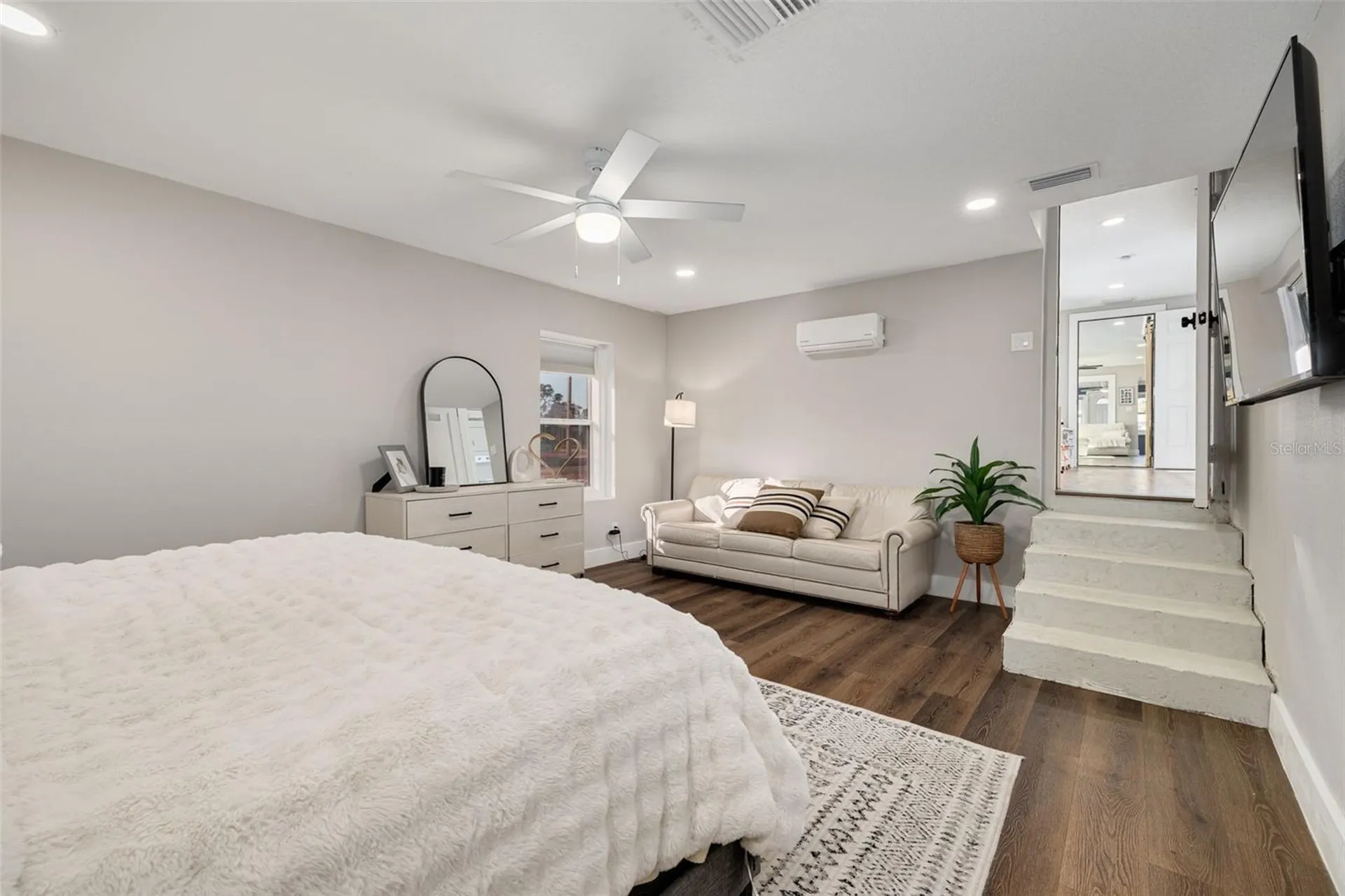3662 5th Avenue S St Petersburg FL 33711