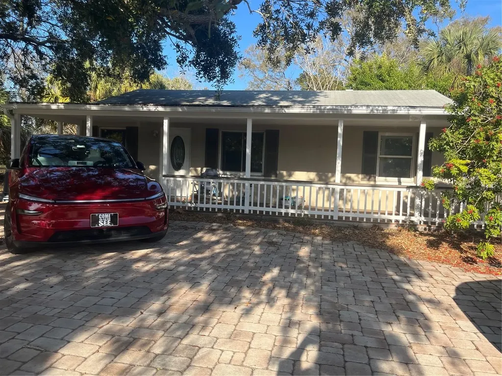 4002 S Shamrock Road Tampa FL 33611