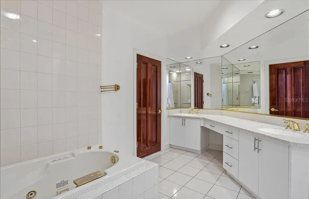 380 Gulf Of Mexico Drive Longboat Key FL 34228