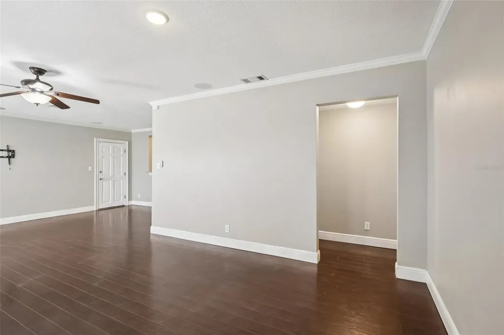 1545 W River Lane Tampa FL 33603