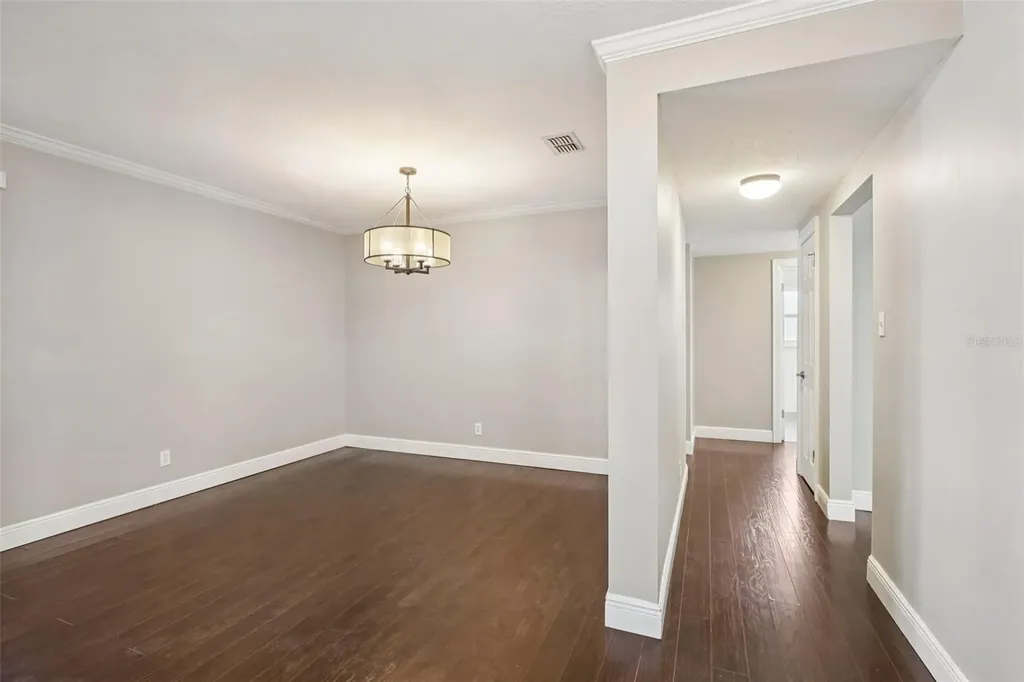 1545 W River Lane Tampa FL 33603