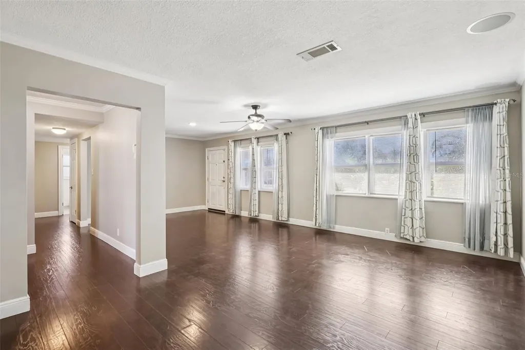 1545 W River Lane Tampa FL 33603