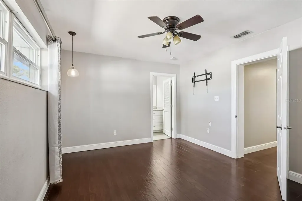 1545 W River Lane Tampa FL 33603