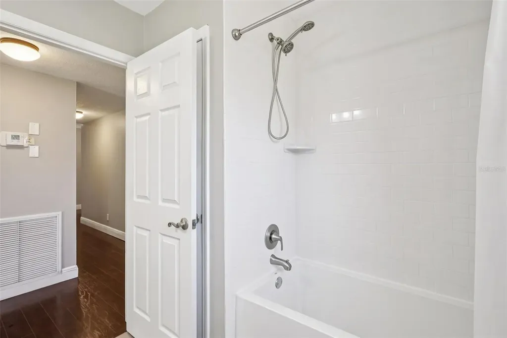 1545 W River Lane Tampa FL 33603