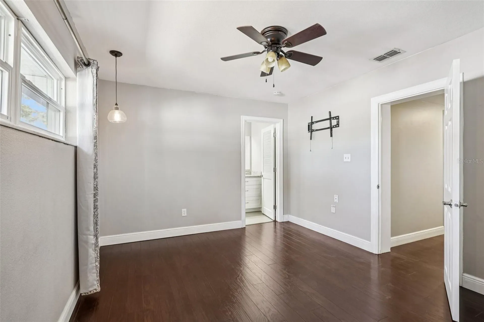 1545 W River Lane Tampa FL 33603