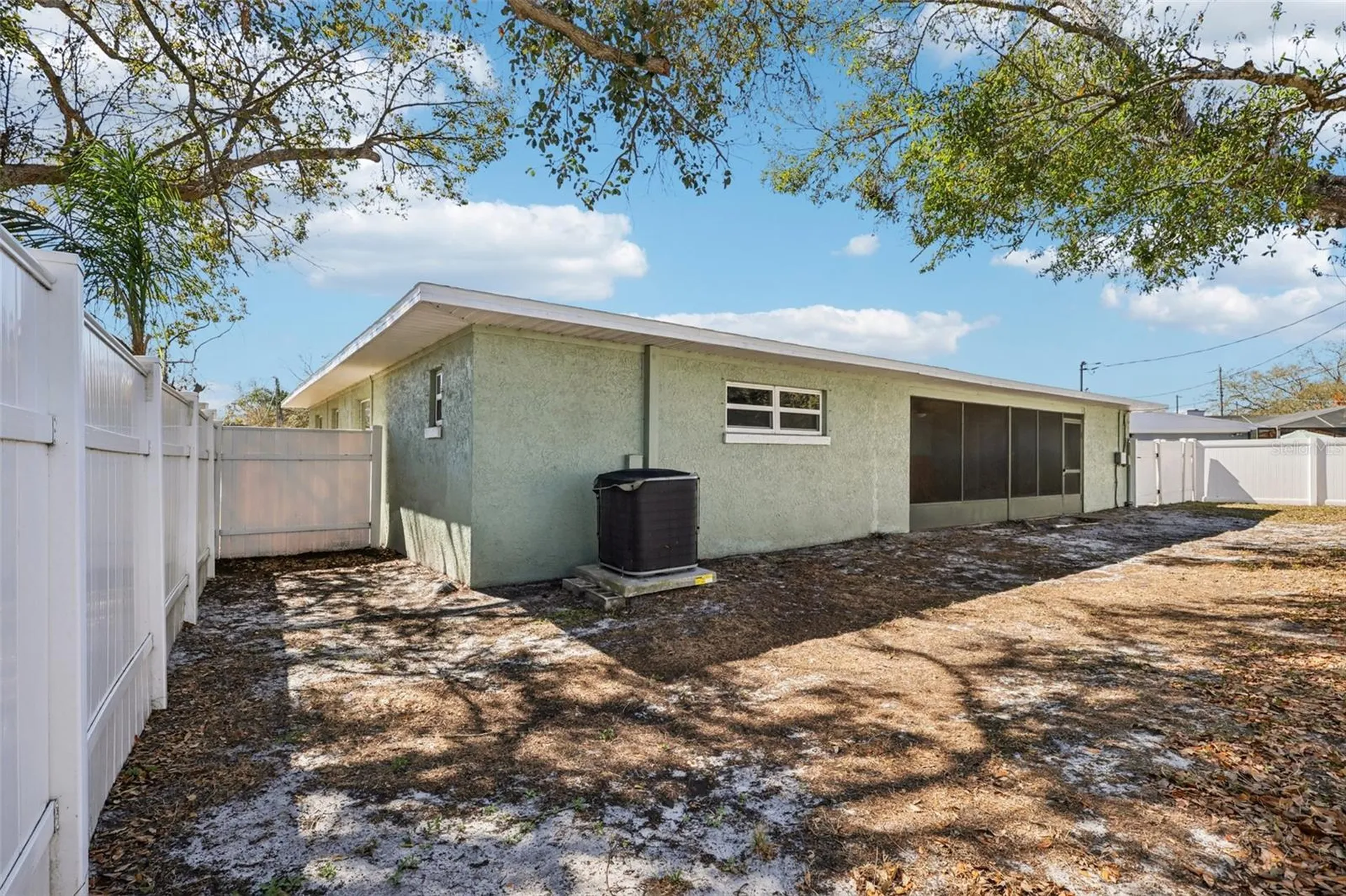 1545 W River Lane Tampa FL 33603