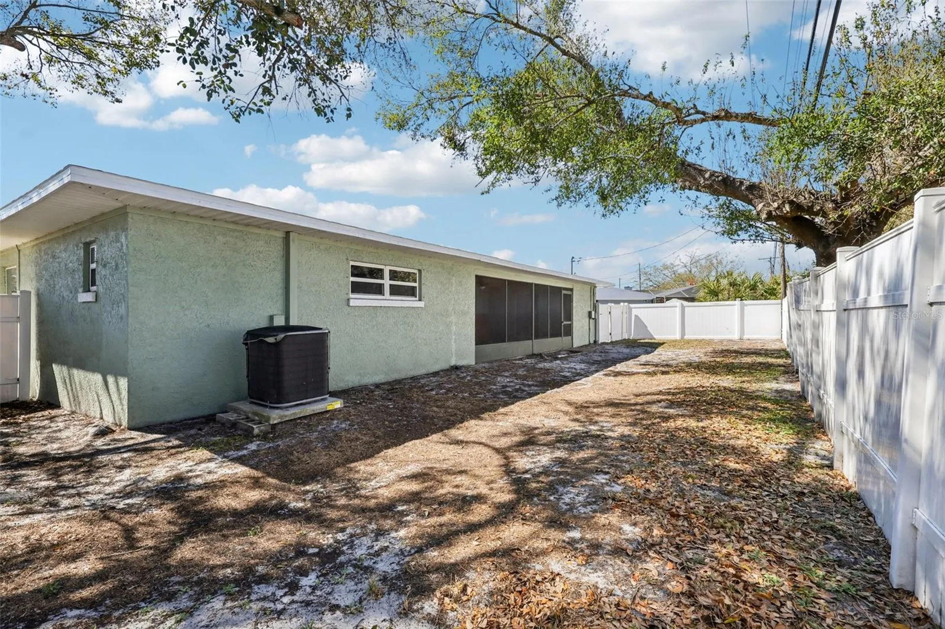 1545 W River Lane Tampa FL 33603