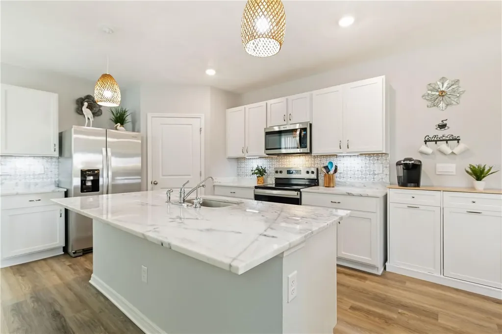 3387 Hilltop Circle Bradenton FL 34211