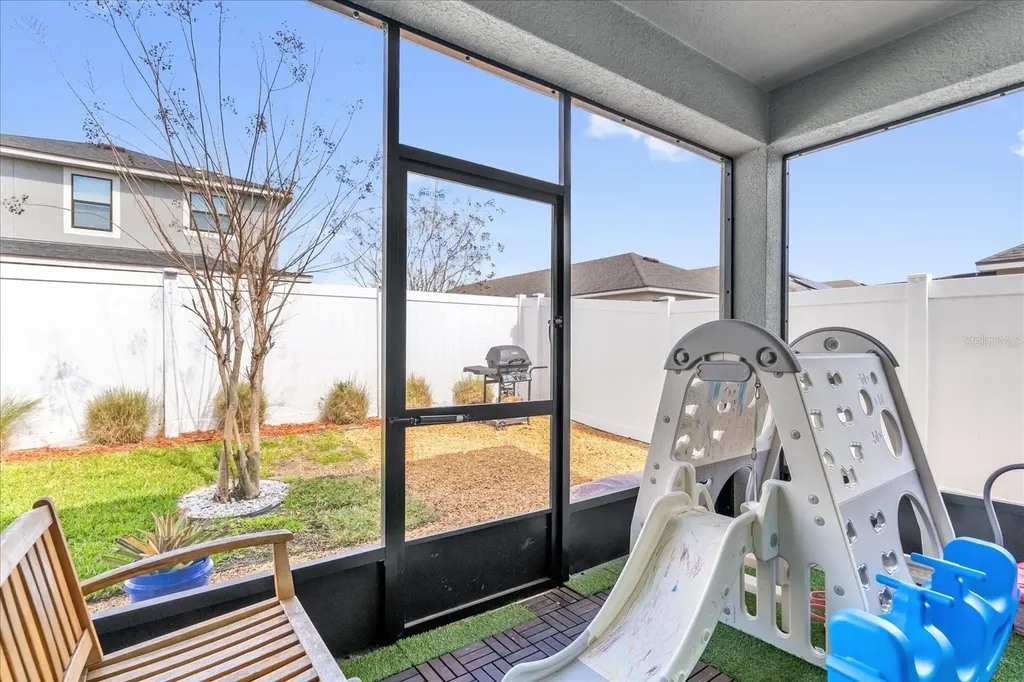 2401 Avian Loop Kissimmee FL 34741