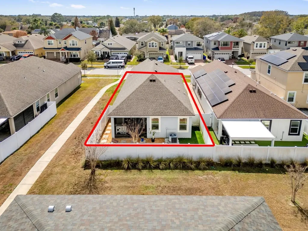 2401 Avian Loop Kissimmee FL 34741