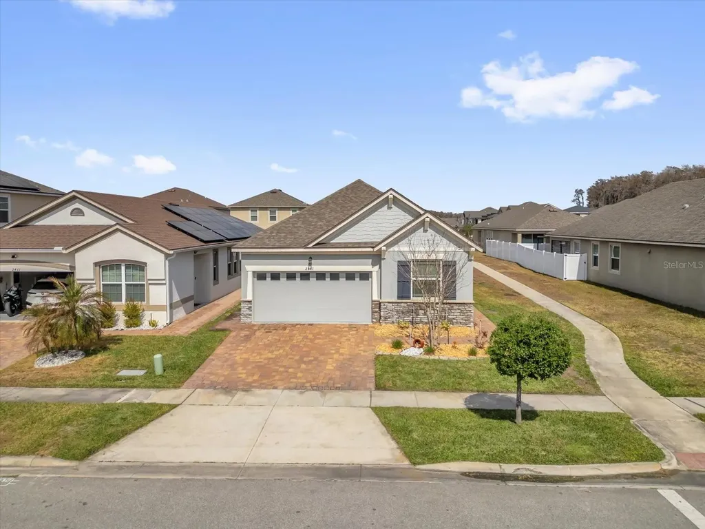 2401 Avian Loop Kissimmee FL 34741