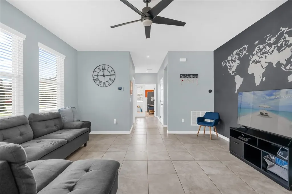 2401 Avian Loop Kissimmee FL 34741