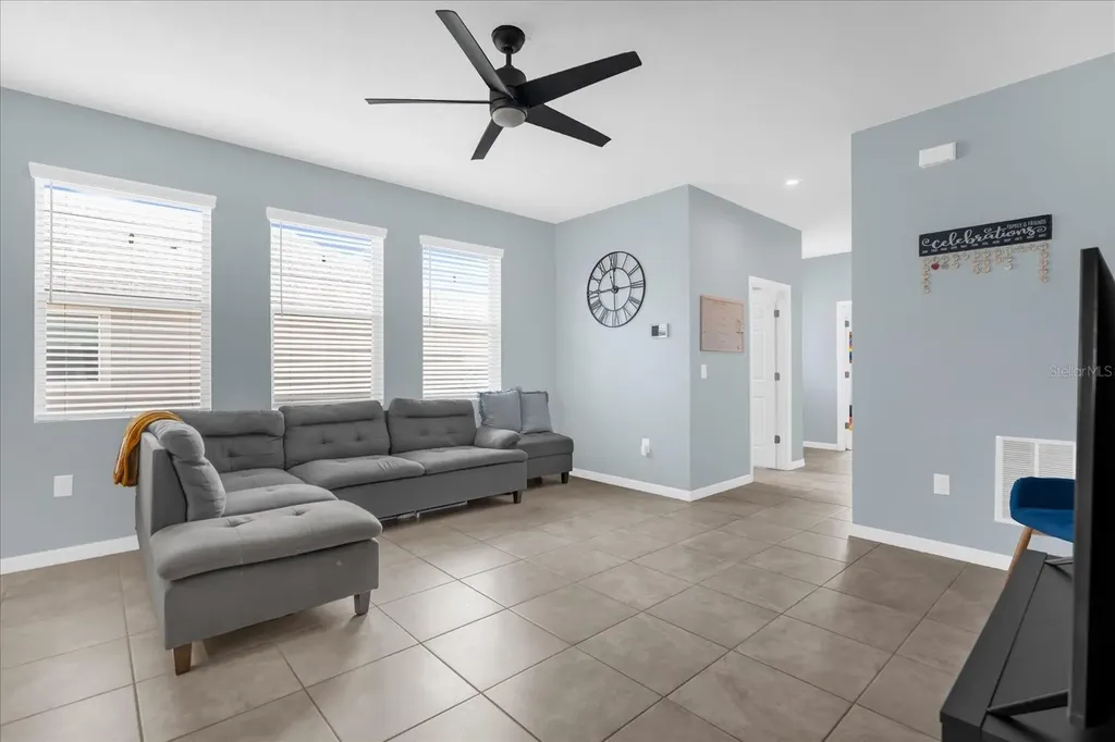 2401 Avian Loop Kissimmee FL 34741