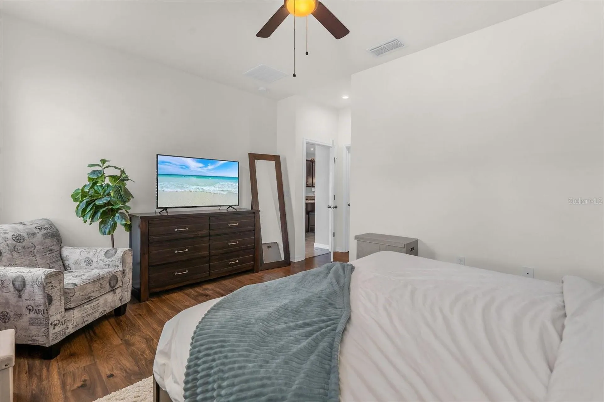 2401 Avian Loop Kissimmee FL 34741