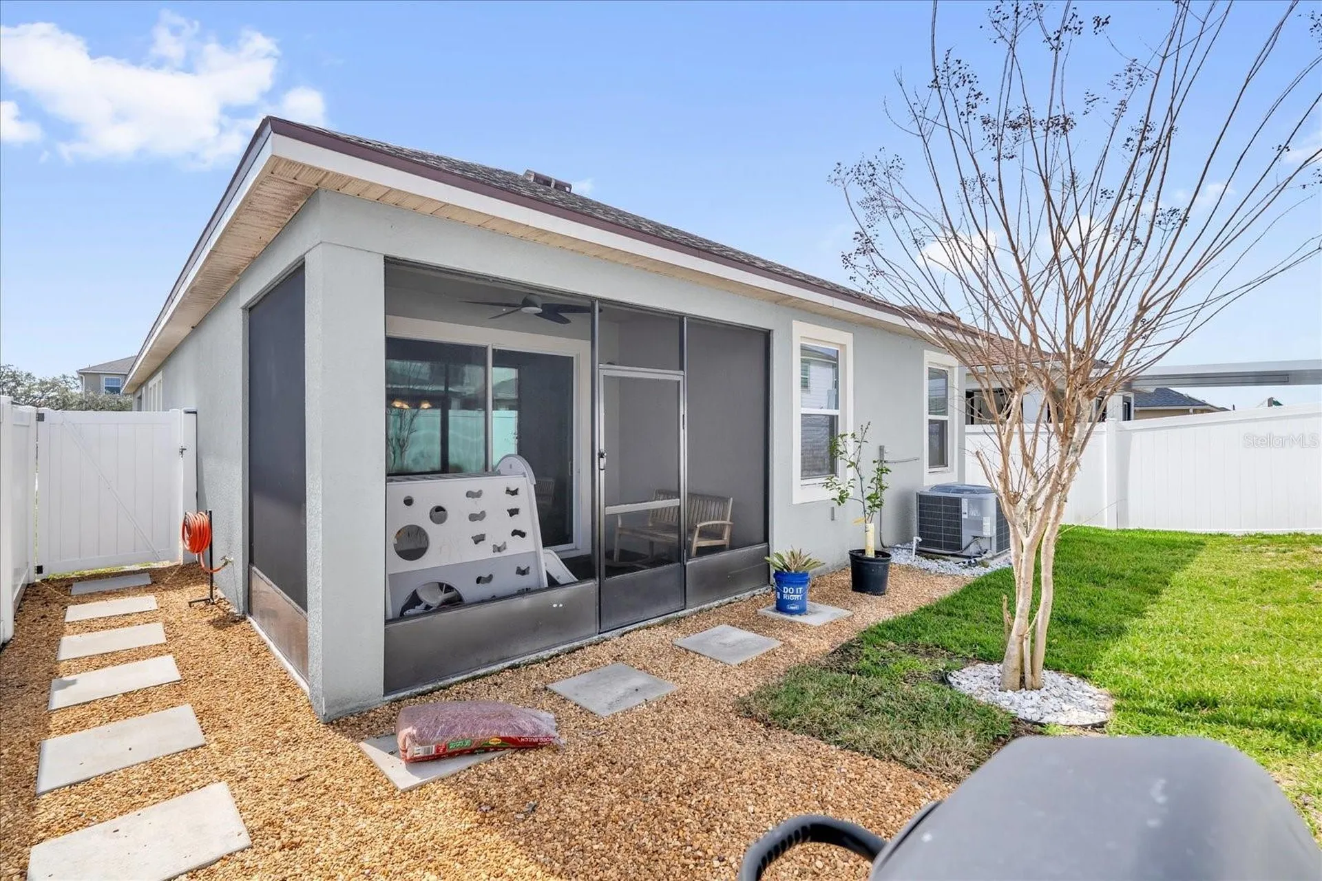 2401 Avian Loop Kissimmee FL 34741