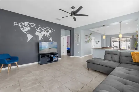 2401 Avian Loop Kissimmee FL 34741