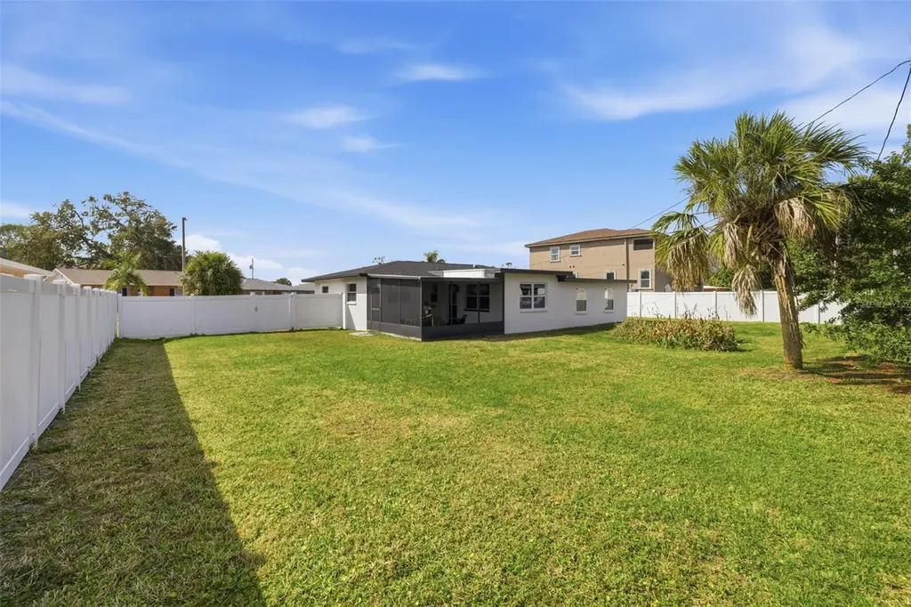 1027 27th Avenue S St Petersburg FL 33705