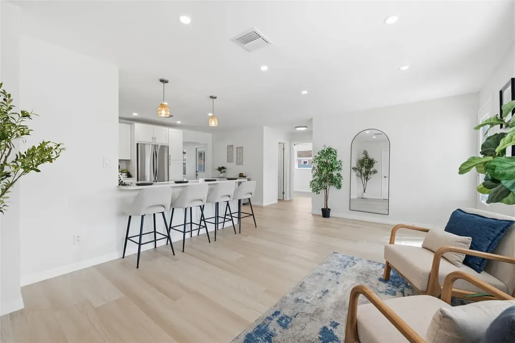 1027 27th Avenue S St Petersburg FL 33705