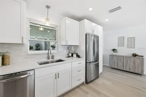 1027 27th Avenue S St Petersburg FL 33705