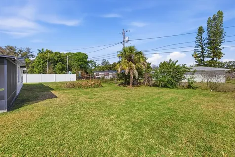 1027 27th Avenue S St Petersburg FL 33705