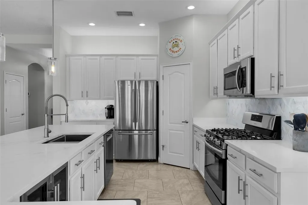 5210 Covesound Way Apollo Beach FL 33572