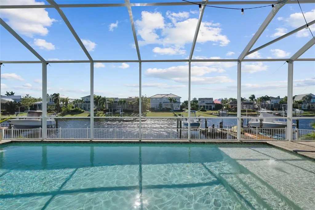 5210 Covesound Way Apollo Beach FL 33572