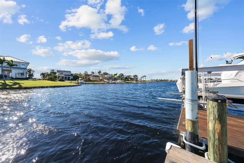 5210 Covesound Way Apollo Beach FL 33572