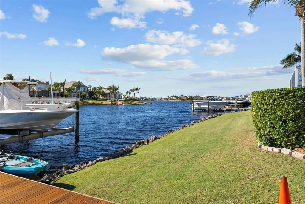 5210 Covesound Way Apollo Beach FL 33572
