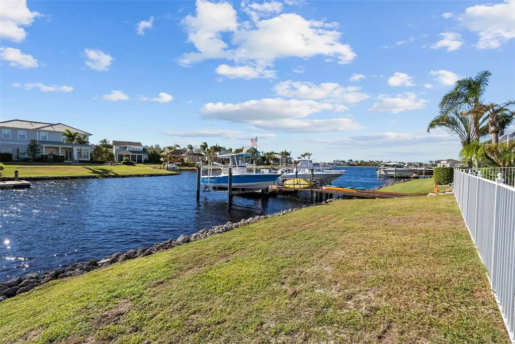 5210 Covesound Way Apollo Beach FL 33572