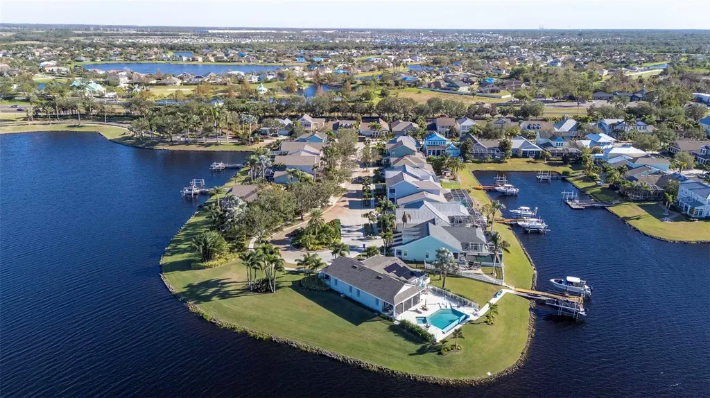 5210 Covesound Way Apollo Beach FL 33572