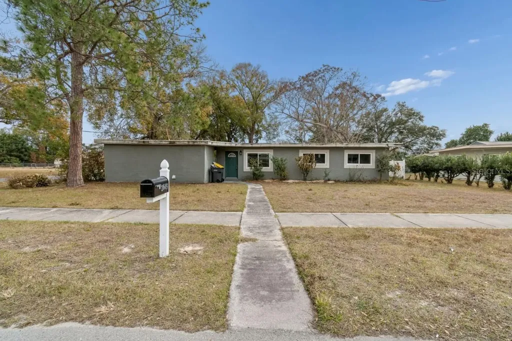 1645 Avenue C NE Winter Haven FL 33881