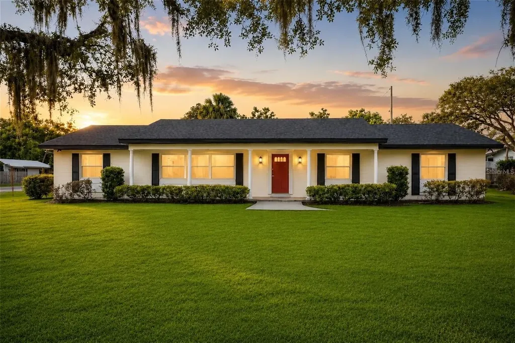 1310 E Crooked Lake Drive Eustis FL 32726
