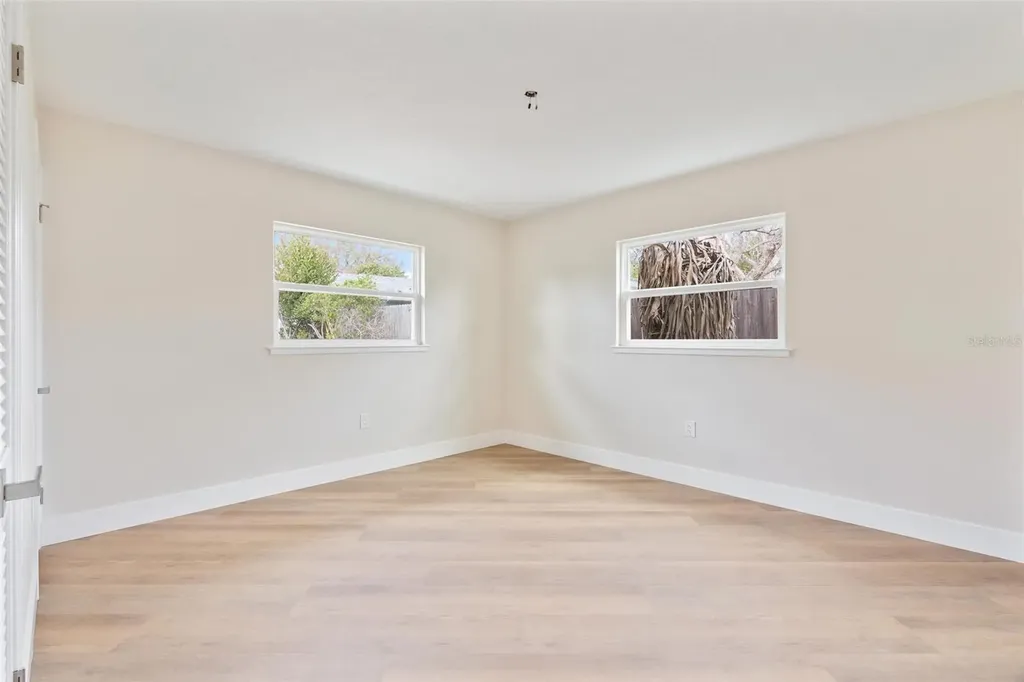 1310 E Crooked Lake Drive Eustis FL 32726