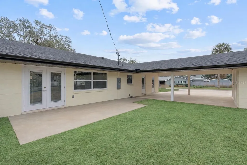 1310 E Crooked Lake Drive Eustis FL 32726