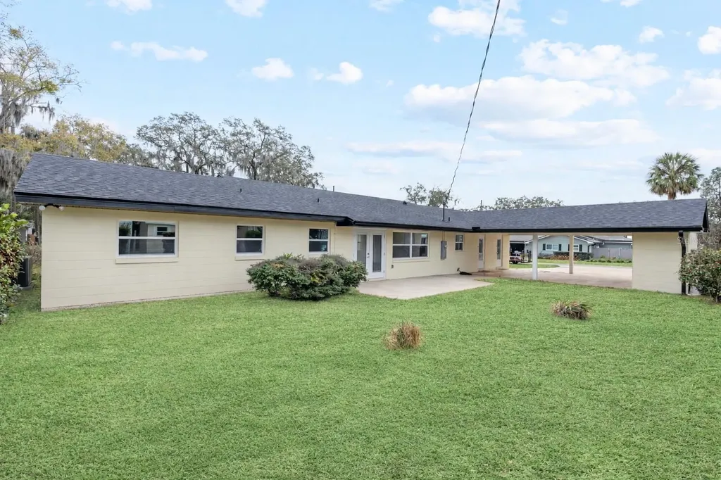 1310 E Crooked Lake Drive Eustis FL 32726
